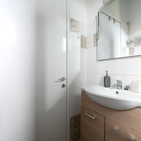 Smaragdi Of Nyaraló Szkiáthosz