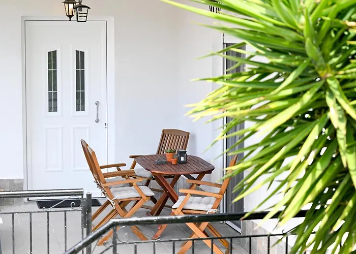 Smaragdi Of Skiathos Town