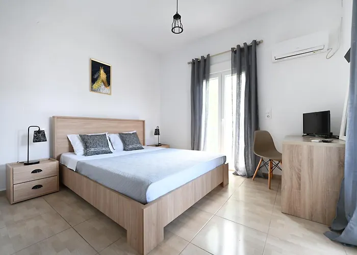 Smaragdi Of * Skiathos Town